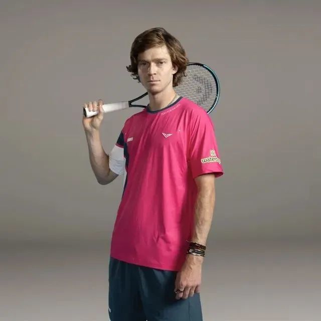 并推动足球 并推动足球